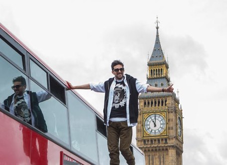 Dynamo _levitates_ beside London bus - but how does he do it? | UK news | guardian.co.uk.jpg